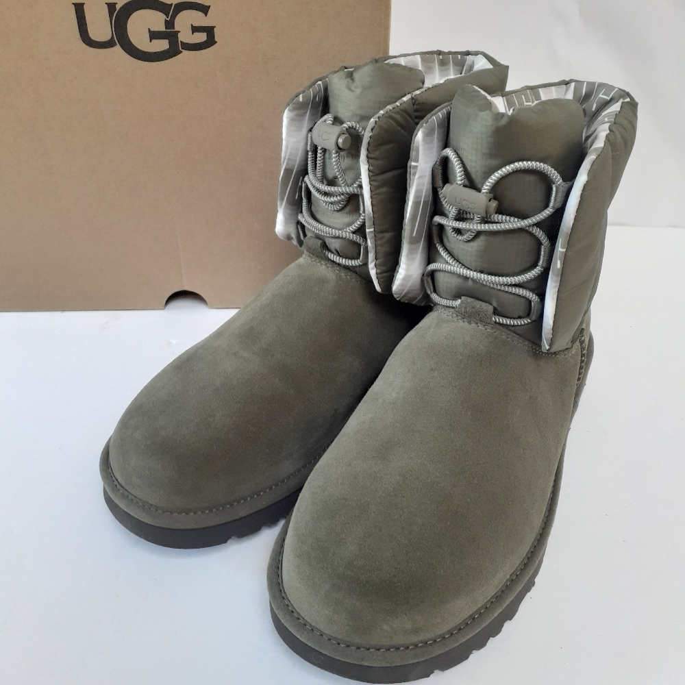 UGG Classic Maxi Toggle Boots Sz 9